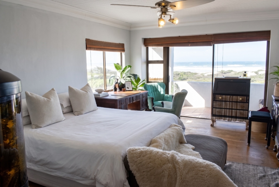 4 Bedroom Property for Sale in Struisbaai Western Cape
